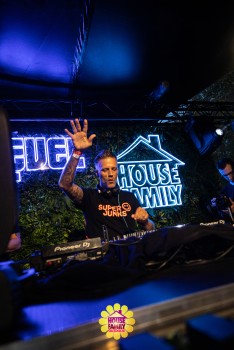 Replay Festival - House Family vs Level Classix by Jaylens