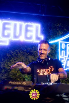 Replay Festival - House Family vs Level Classix by Jaylens