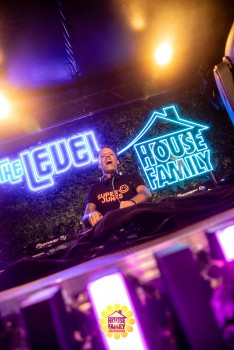 Replay Festival - House Family vs Level Classix by Jaylens