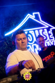 Replay Festival - House Family vs Level Classix by Jaylens