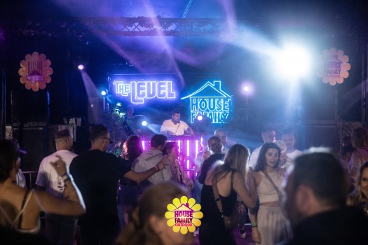 Replay Festival - House Family vs Level Classix by Jaylens