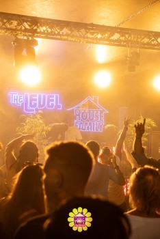 Replay Festival - House Family vs Level Classix by Jaylens